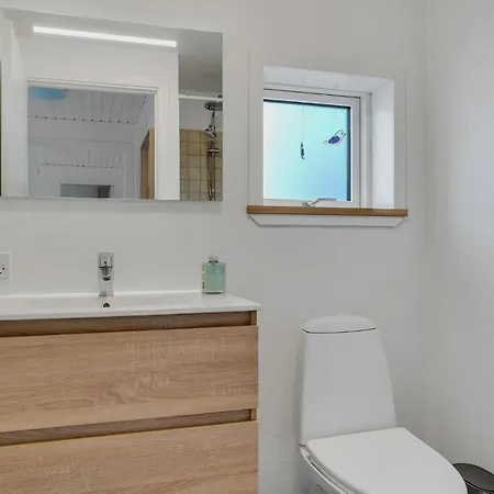 2 Bedroom Gorgeous In Semesterbostad